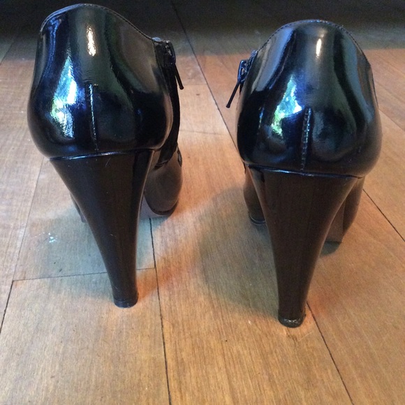 Black patent leather cut-out heel - Picture 3 of 7